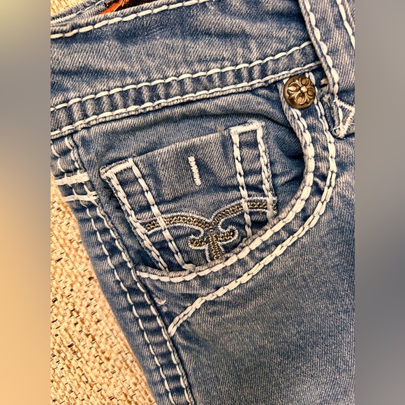 Rock Revival Jeans
Embroidered Skinny Jeans 
Light Blue Distressed 
Sz 29 - Picture 3 of 7